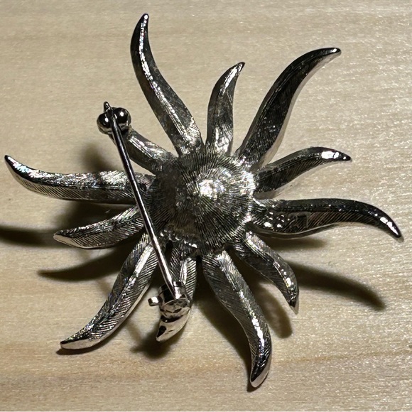 Vintage Avon Brooch - Picture 2 of 4